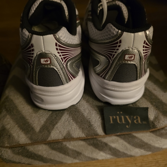 New Balance White and Maroon Sneakers - Picture 7 of 12